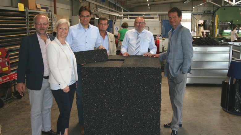 [von links: Volkmar Klein (Bundestag), Anke Fuchs-Dreisbach (Landtag), Dr. Peter Liese (Europa), Georg Freitag (CDU-Stadtverbandsvorsitzender), Ulf und Rainer Pöppel (Geschäftsführer BSW)] (Foto: Europabüro)