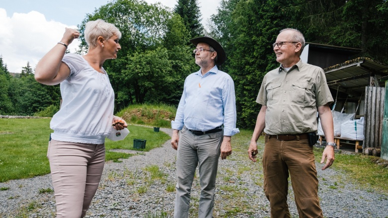 v. l.: Anke Fuchs-Dreisbach (MdL), Volkmar Klein (MdB), Karl Friedrich Müller (Hegering Erndtebrück) v. l.: Anke Fuchs-Dreisbach (MdL), Volkmar Klein (MdB), Karl Friedrich Müller (Hegering Erndtebrück)