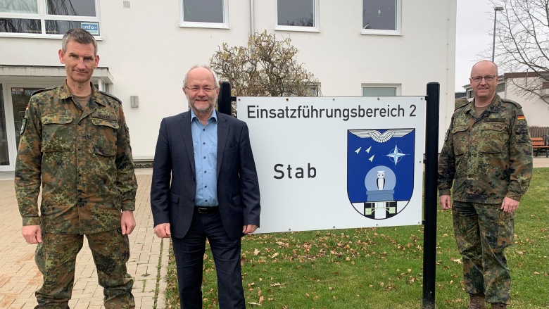 v.l. Oberst Sven Manger, Volkmar Klein MdB und Oberstleutnant Dirk Egger